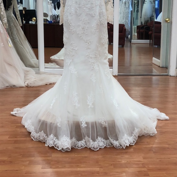 Ivory-nude wedding gown with lace floral print - Picture 3 of 7